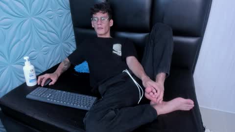 MAX online show from November 2025 04:44:01 AM