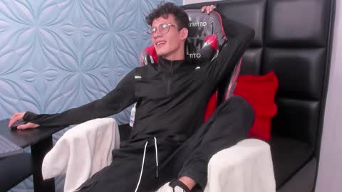 MAX online show from November 2025 12:08:02 PM