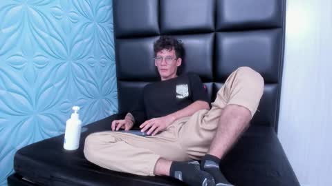 MAX online show from November 2025 01:47:02 PM