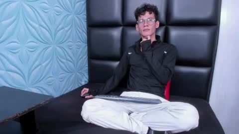 MAX online show from November 2025 12:53:02 PM