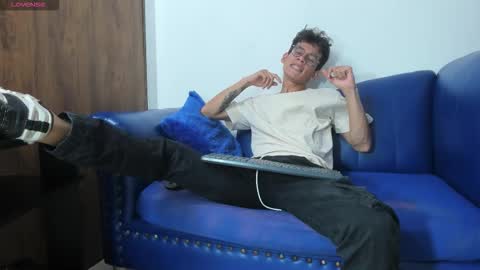 MAX online show from December 2025 08:37:02 PM