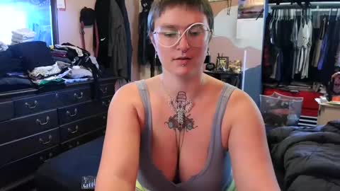 Snapshot of littlemissbuttbutt chatting on September 2025 07:50:02 PM Madam Buttons online show from September 2025 07:50:02 PM