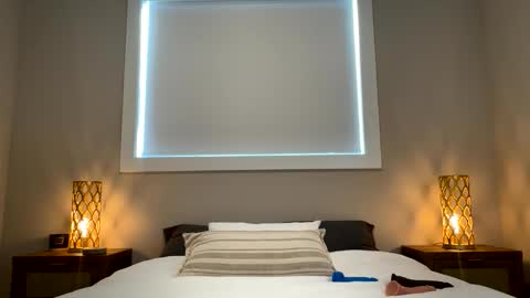 Mia online show from April 2026 04:02:02 PM