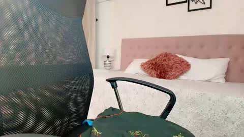 Sarahs Room online show from September 2025 09:40:02 PM