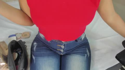 Snapshot of littleoliviia_ chatting on January 2025 01:23:02 PM im olivia IG littleolivia01 online show from January 2025 01:23:02 PM