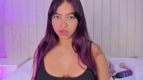 Snapshot of littleoliviia_ chatting on February 2025 07:05:02 PM im olivia IG littleolivia01 online show from February 2025 07:05:02 PM