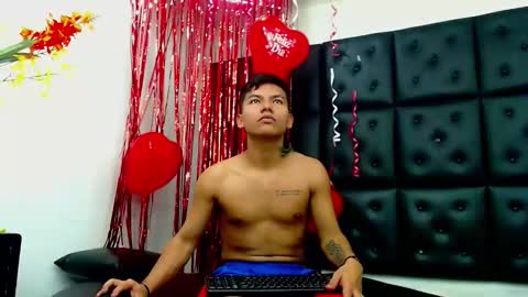 littletommy01 online show from February 2025 11:14:02 PM