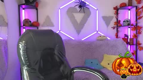 littlevixen18 online show from October 2025 06:52:02 PM