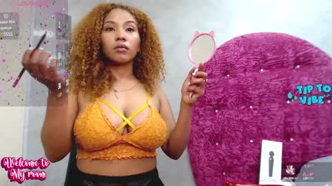 Snapshot of litzy_curly chatting on December 2024 03:31:02 PM Litzy online show from December 2024 03:31:02 PM