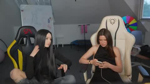 Snapshot of livehub054 chatting on May 2026 06:09:01 PM Sheryl online show from May 2026 06:09:01 PM