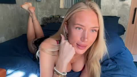 Snapshot of livslifee chatting on April 2026 01:22:02 AM olivia online show from April 2026 01:22:02 AM