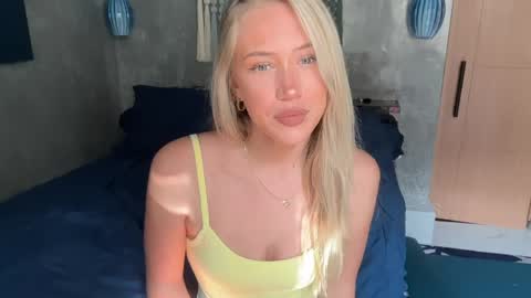 Snapshot of livslifee chatting on April 2026 01:12:02 AM olivia online show from April 2026 01:12:02 AM