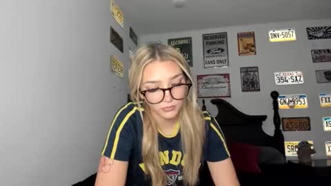 Livvy online show from November 2025 04:23:02 AM