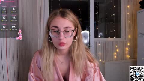 Snapshot of livyybosom chatting on January 2025 06:32:01 PM My name is Livy Nice to meet you Thumbs up please its important online show from January 2025 06:32:01 PM