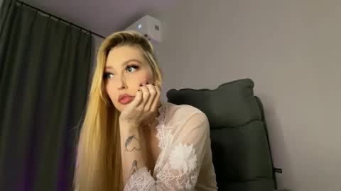 Liya Ray online show from November 2025 05:26:02 PM