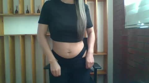 liz_28 online show from October 2025 08:59:01 PM