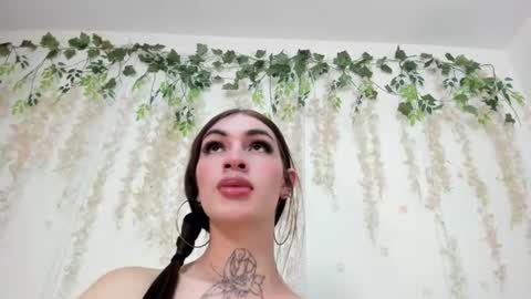 Liz Luna online show from June 2026 09:35:02 PM