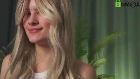 Snapshot of lizbethcoll chatting on December 2024 07:32:02 PM Sunnheart online show from December 2024 07:32:02 PM