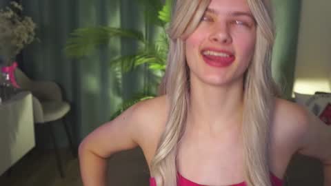 Snapshot of lizbethcoll chatting on January 2025 06:16:01 PM Sunnheart online show from January 2025 06:16:01 PM