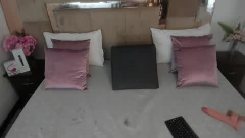 Liz  online show from July 2026 07:49:01 PM