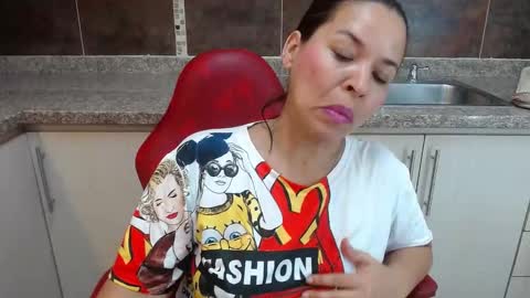 Snapshot of lizeth_bels chatting on November 2025 07:25:01 PM L I Z E T H online show from November 2025 07:25:01 PM