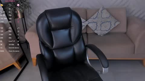 Snapshot of lizzhamilton_ chatting on January 2025 11:56:01 PM Lizzi online show from January 2025 11:56:01 PM