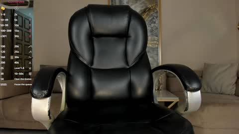 Snapshot of lizzhamilton_ chatting on February 2025 04:37:01 AM Lizzi online show from February 2025 04:37:01 AM