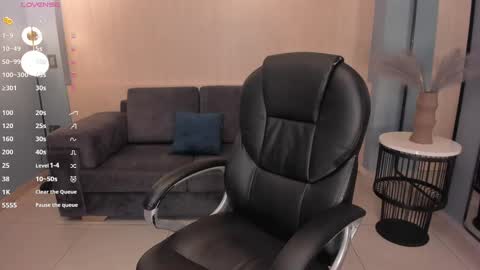 Snapshot of lizzhamilton_ chatting on March 2025 12:09:02 AM Lizzi online show from March 2025 12:09:02 AM