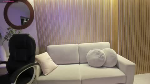 Snapshot of lizzhamilton_ chatting on March 2025 08:23:02 PM Lizzi online show from March 2025 08:23:02 PM