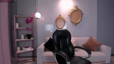 Snapshot of lizzhamilton_ chatting on September 2025 08:42:01 PM Lizzi online show from September 2025 08:42:01 PM