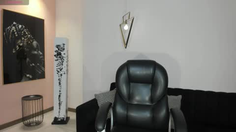 Snapshot of lizzhamilton_ chatting on February 2026 08:39:01 PM Lizzi online show from February 2026 08:39:01 PM