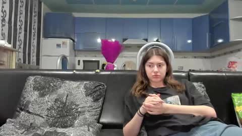 lizzi_muur online show from February 2025 07:03:01 PM