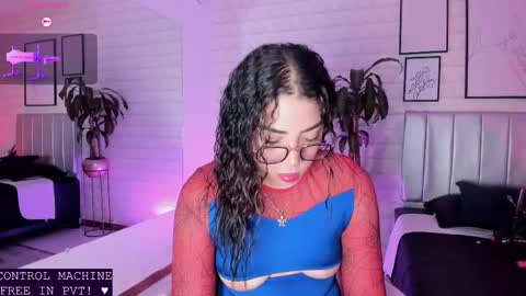 Snapshot of lizzie_evans chatting on May 2026 12:02:01 PM Lizzie online show from May 2026 12:02:01 PM