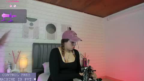 Snapshot of lizzie_evans chatting on June 2026 12:03:02 PM Lizzie online show from June 2026 12:03:02 PM