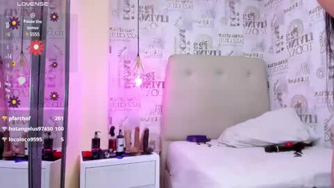Snapshot of lizziemontana2 chatting on February 2025 10:50:01 PM online show from February 2025 10:50:01 PM