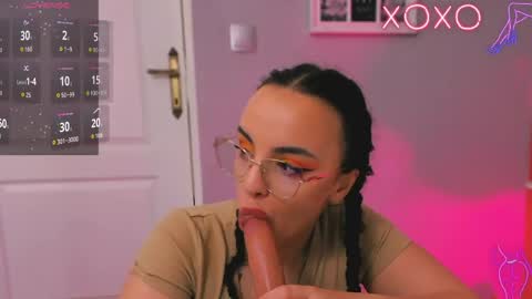 Snapshot of lizzybliss chatting on April 2026 01:50:02 PM Lizzy online show from April 2026 01:50:02 PM