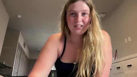 Snapshot of lizzygetsbusy101 chatting on July 2026 04:19:02 AM Lizzygetsbusy101 online show from July 2026 04:19:02 AM