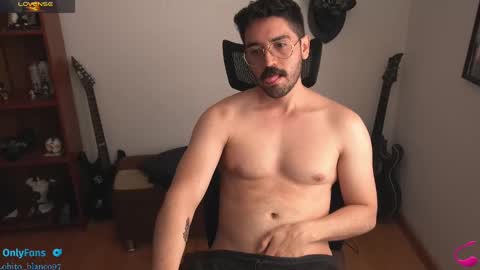 Snapshot of lobito_blanco97 chatting on October 2025 04:15:02 PM Lobito blanco Thefckingwolf main account online show from October 2025 04:15:02 PM