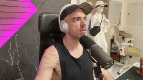 Snapshot of logan__kelly chatting on July 2026 05:56:02 PM logan__kelly online show from July 2026 05:56:02 PM
