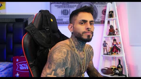 logan_hugh8 online show from January 2025 04:30:01 PM