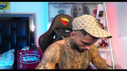 logan_hugh8 online show from February 2025 01:31:02 PM