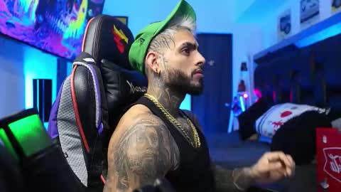 logan_hugh8 online show from February 2026 09:13:02 AM