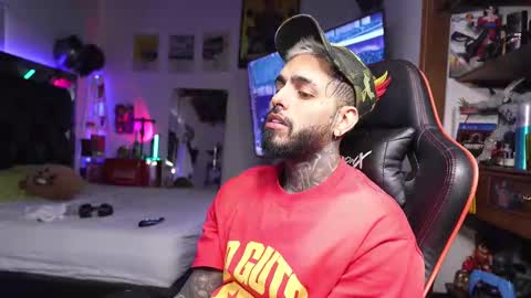 logan_hugh8 online show from March 2026 05:06:01 PM