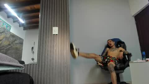 logan_wollff online show from May 2026 08:13:02 PM