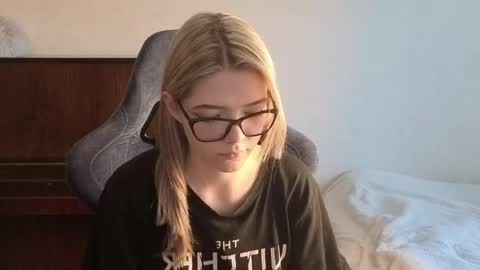 Logan and Katana online show from April 2026 12:47:02 PM