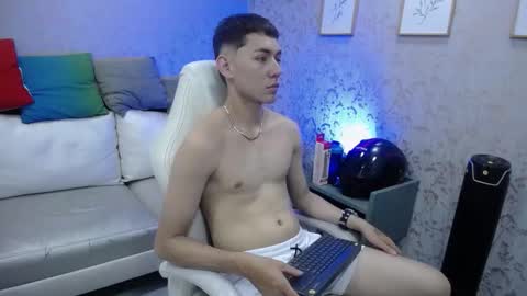 Loganfoster  online show from December 2025 08:26:01 PM