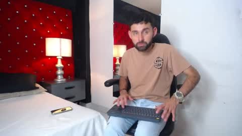 Snapshot of loganfoxx_ chatting on June 2026 09:05:02 PM loganfoxx_ online show from June 2026 09:05:02 PM
