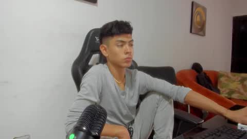 logantwink18 online show from March 2026 03:18:02 PM