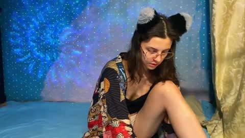 lola_aspis online show from November 2025 01:34:02 PM