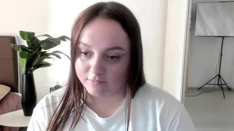 Snapshot of lola_berry22 chatting on May 2026 04:47:02 PM lola_berry22 online show from May 2026 04:47:02 PM